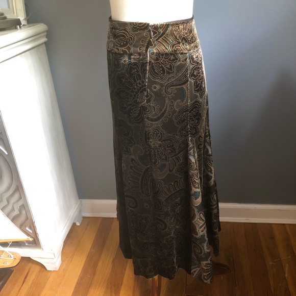 Ann Taylor Loft crush velvet skirt - Picture 2 of 4